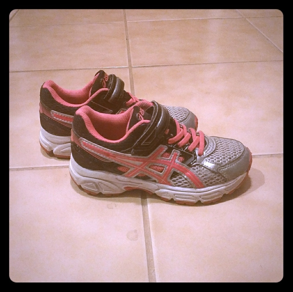 Size 11 GIRLS Asics